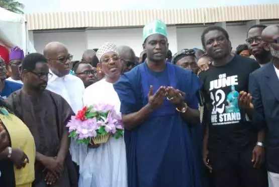 Mr Olawale Okunniyi,Olisa Agbakoba (SAN), Alhaji Abdul Jelili Tafawa Balewa,Mr.Jamiu Abiola and Mr.Ayodele Adewale praying for the late M.KO Abiola