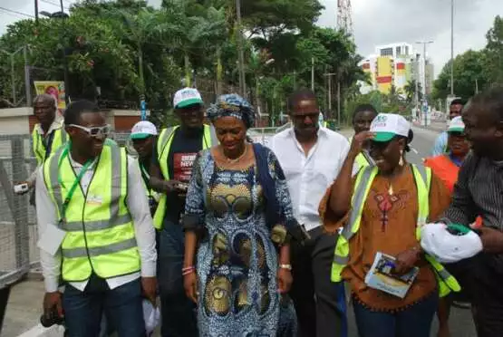 Senator Oluremi Tinubu(middle) being flaked by Journalist