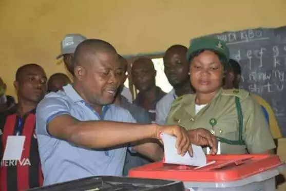 RT. Hon Emeka Ihedioha casting his vote in Mbutu