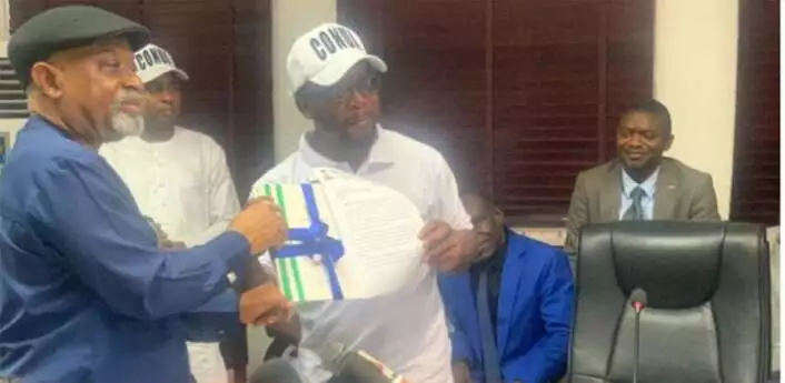 Ngige Presents Certificate to New ASUU Ngige Presents Certificate to New ASUU