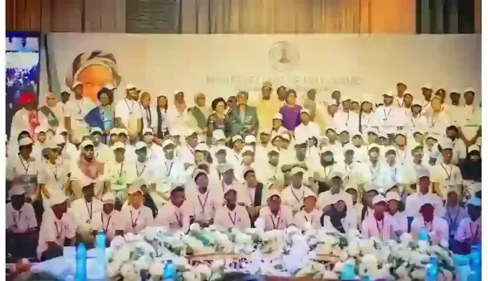 Oluremi Tinubu Presents Scholarship To 200 Students Oluremi Tinubu Presents Scholarship To 200 Students