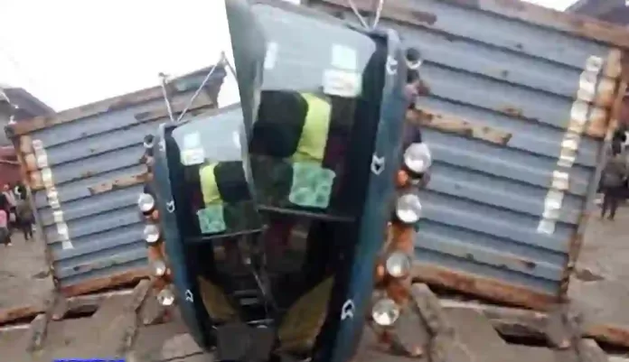 Container Fell on Mini Bus in Lagos Container Fell on Mini Bus in Lagos