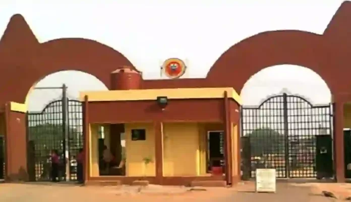 Auchi Poly