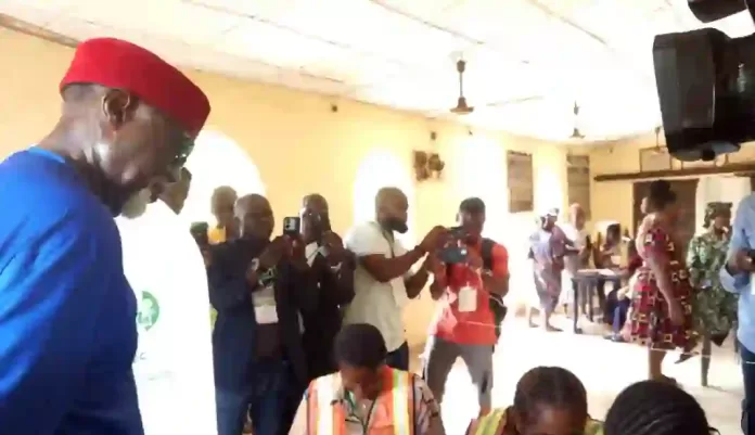 George Moghalu casting his vote