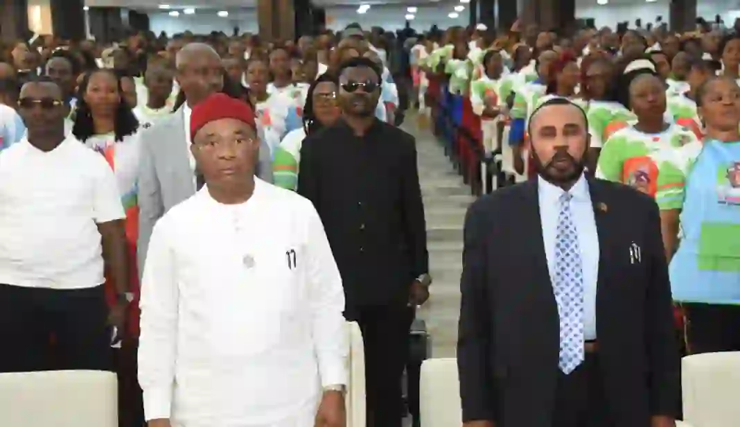 Gov Uzodimma, guests and beneficiaries.